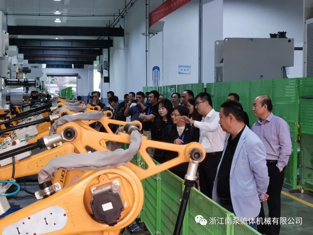 在会议结束后，与会的专家团队参观了浙江南泵流体机械有限公司。